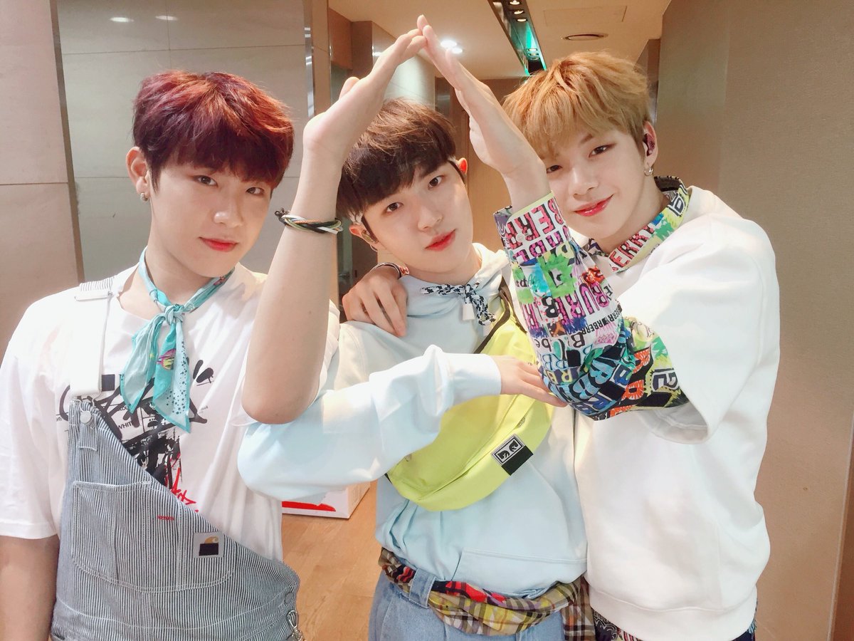 hourlyw1's tweet photo. #WannaOne #워너원 #TriplePosition @WannaOne_twt https://t.co/6nVANCdXPx