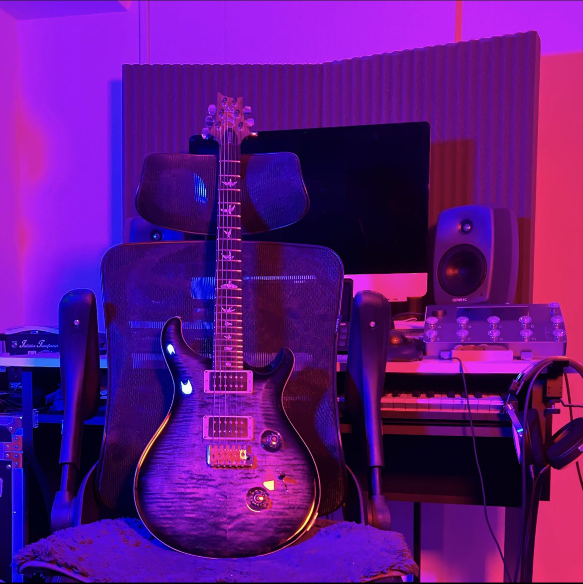 OMA0820's tweet image. やっぱりいいなー
PRS
#PRS  #6strings #custom24