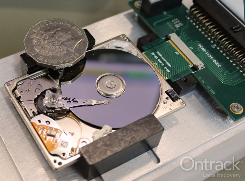 Ce minuscule disque dur provient d'un ancien modèle d'iPod qui a finalement rendu l'âme après 14 ans de bons et loyaux services. Il est arrivé dans un laboratoire Ontrack où nos ingénieurs ont pu récupérer la totalité des titres Disco qu'il contenait. bit.ly/3M3GCxt