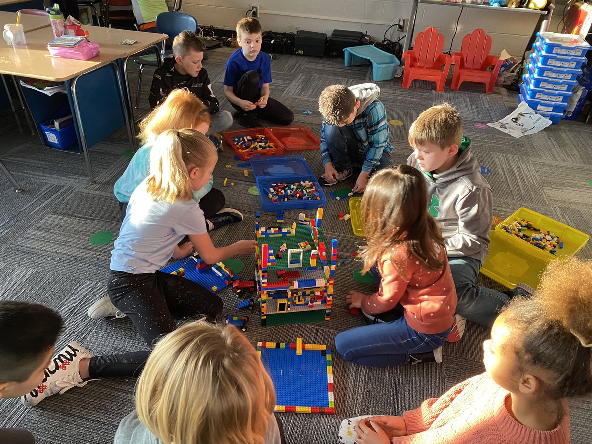 _rbrowning's tweet photo. Early morning construction!! @NorthElem1 #IAMWashington https://t.co/insPADqeXh