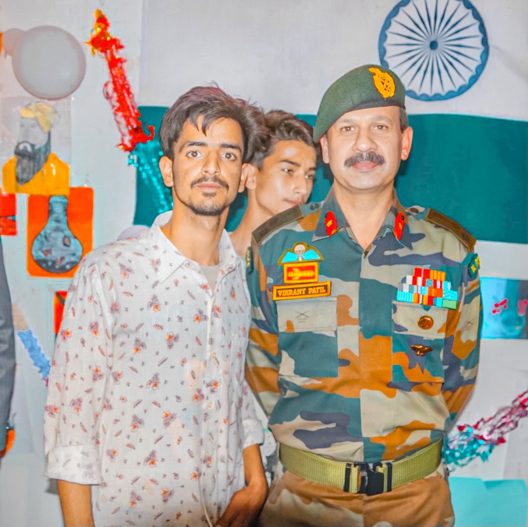 BhatDayam's tweet photo. Brigadier Vikrant Patil. THANKU SIR 🌹💜

#Indianarmy #32rr #zonedangiwacha #ahir_regiment_hak_hai_hamara https://t.co/vM9y9m6hqC