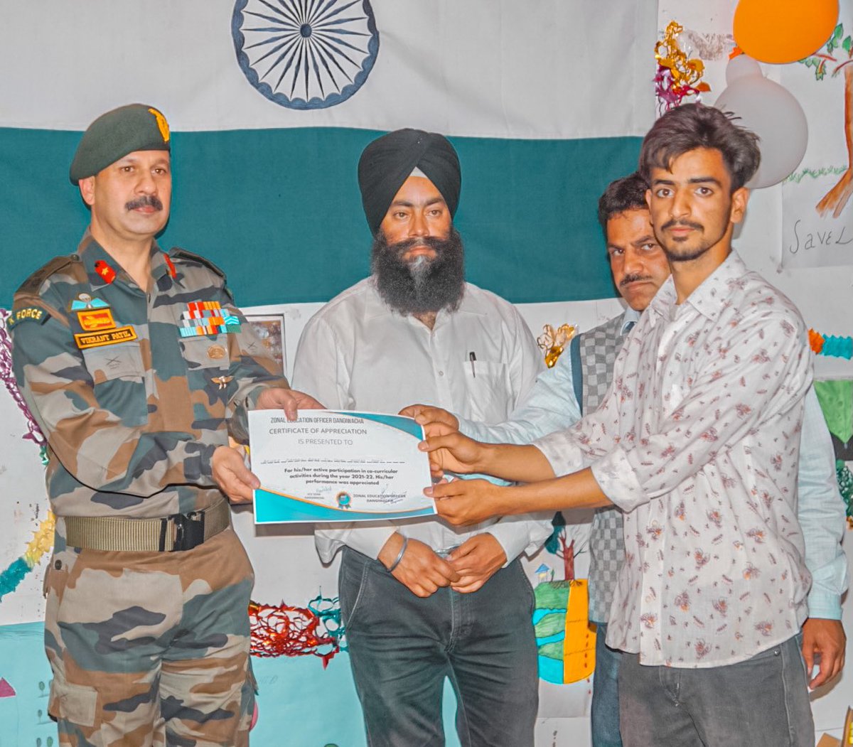 BhatDayam's tweet photo. Brigadier Vikrant Patil. THANKU SIR 🌹💜

#Indianarmy #32rr #zonedangiwacha #ahir_regiment_hak_hai_hamara https://t.co/vM9y9m6hqC