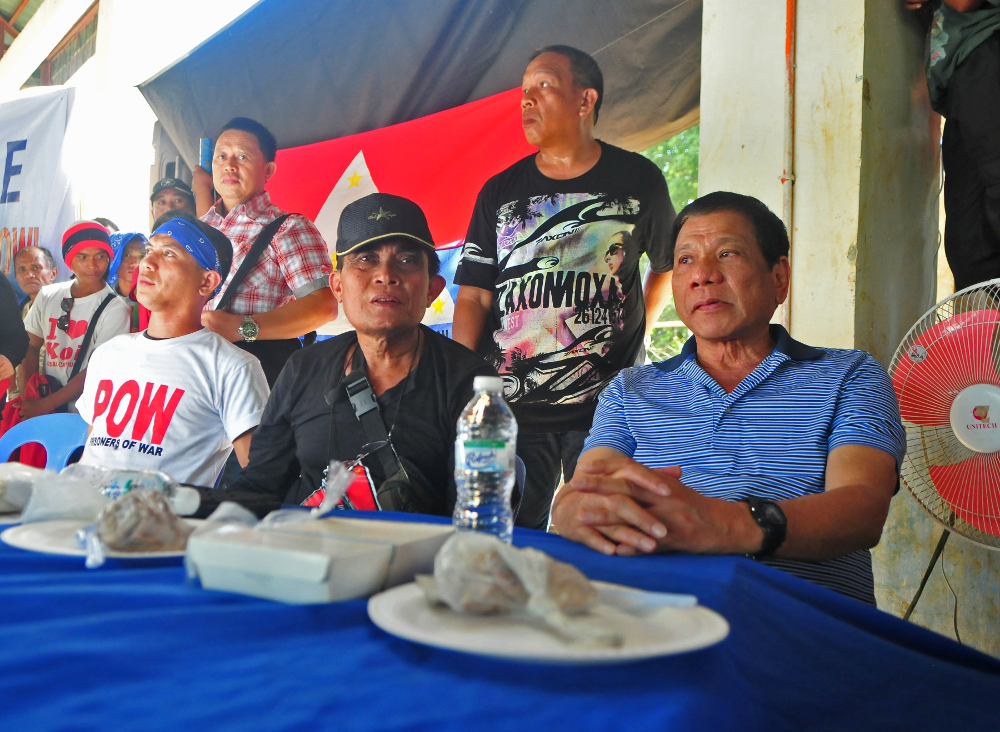 BarakosPH's tweet photo. NGAYON, KAMI ANG NPA? TANGINA NIYONG LAHAT! PRINT NIYO TO, TAPOS SALAKSAK NIYO SA BUNGANGA NI LORRAINE BADOY! https://t.co/6iN8kz0tug