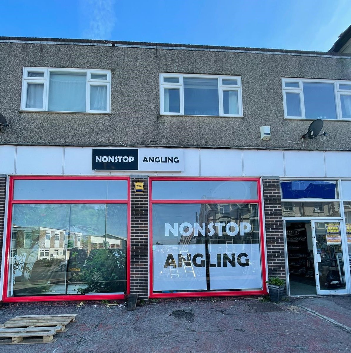 Beautiful shop front graphics produced by our print team and installed by our talented fitters Milo &amp; Eden - Well done team. <a href="/NashTackleUK/">NashTackleUK</a> <a href="/Contra_Vision/">Contra Vision</a> #nonstopangling #GraphicDesign <a href="/Milo81663321/">Milo</a> #installation