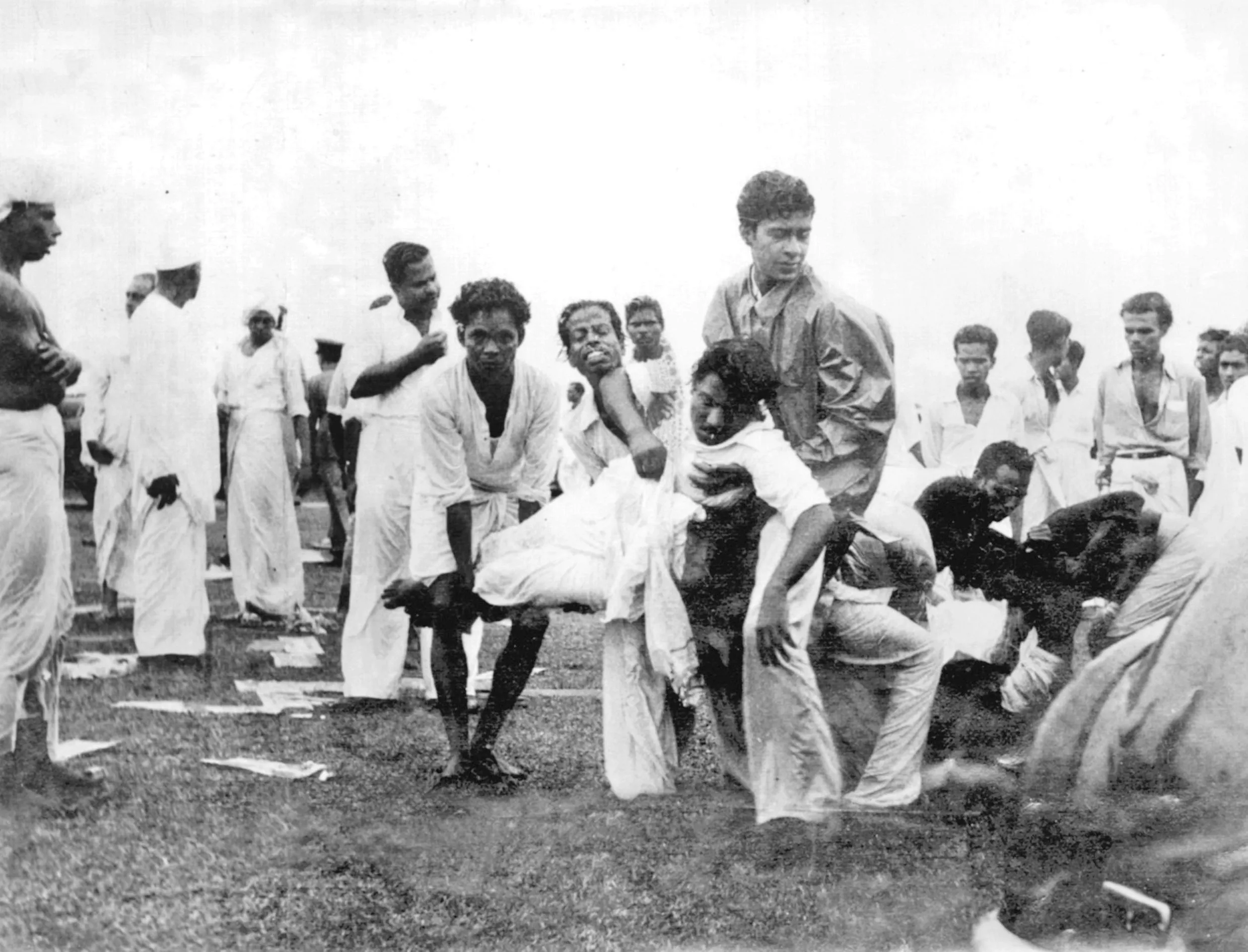 Dr. Thusiyan Nandakumar on Twitter: "🧵 As Sri Lankans continue to protest  at Galle Face, a look back at what happened when Tamils tried to do the  same in 1956. Tamil politicians