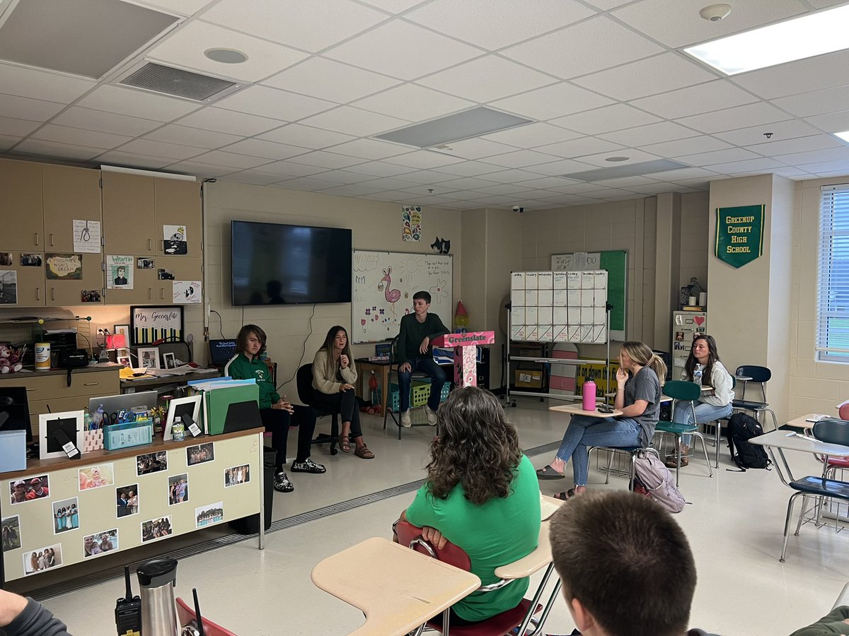 KamSlateGC's tweet photo. Big morning in StuCo! Our annual presidential round table discussion is underway. By the end of the morning, we’ll have a new President and Vice President elect. #GCOneforAll https://t.co/qriVXMhNE1