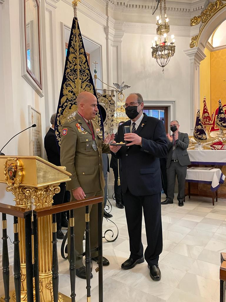 Zamarrilla's tweet photo. [GALERÍA 1/2]
Acto de entrega de distinciones e imposición de medallas a la comisión del Arma de Caballería. https://t.co/yZOWnjk9JN