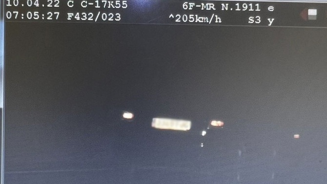 3CatInfo's tweet photo. Enxampen dos fitipaldis a més de 200 km/h al mateix lloc i amb poca estona de diferència
https://t.co/7VXN557Vel https://t.co/VM4x1C35Vh
