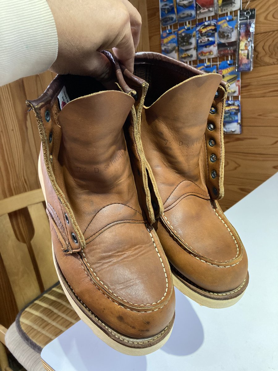 char_taro's tweet photo. そういえばオロイジナルの
REDWINGは一足も持って無かった
いや正確には全て売却しちゃったのだ😅
今回は洗う道具に捻りを加えたが
かなり綺麗になったわ✨
#RedWing
#RW875 https://t.co/1ztADiOTEI