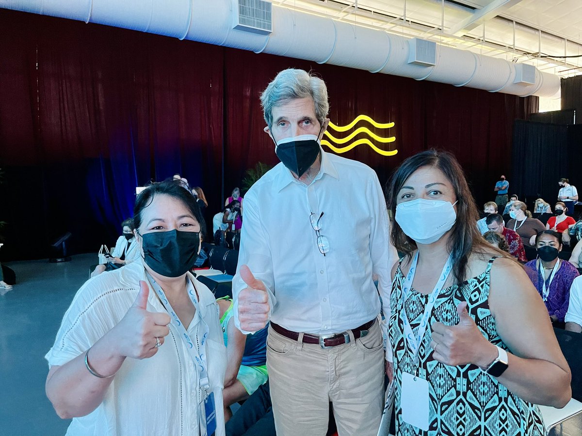 frantastic0ne's tweet photo. Our Ocean.. “let’s give it a thumbs up” Special Presidential Envoy John Kerry, Palau 2022. #ouroceanpalau @ClimateEnvoy #guam https://t.co/cxnHTrzQUj