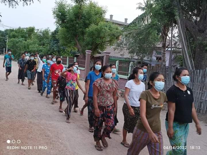 SudnetC's tweet photo. Pro-democracy people in a village in Salingyi township continued to demonstrate against the terrorist military regime on the 2nd day of #RevolutionaryThingyan.

#2022Apr14Coup
#WhatsHappeningInMyanmar https://t.co/fcRfMdS1vq