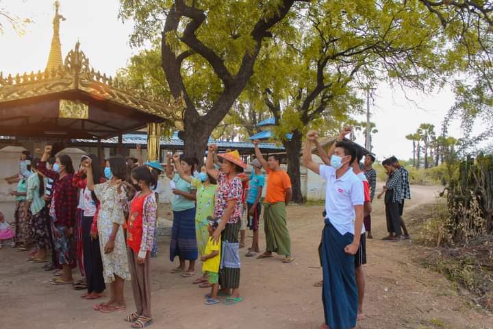 SudnetC's tweet photo. Anti-fascist movement of locals from Letpadaungtaung region and staged the #RevolutionaryThingyan in this evening.
#2022Apr14Coup
#WhatsHappeningInMyanmar https://t.co/8CajaPv5JY