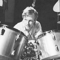 Happy birthday to SIMON CROWE
Born April 14, 1952
Drummer for The Boomtown Rats 