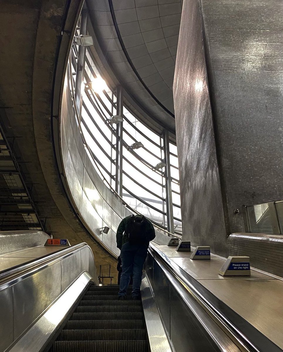 HookedblogOnTour tweet media