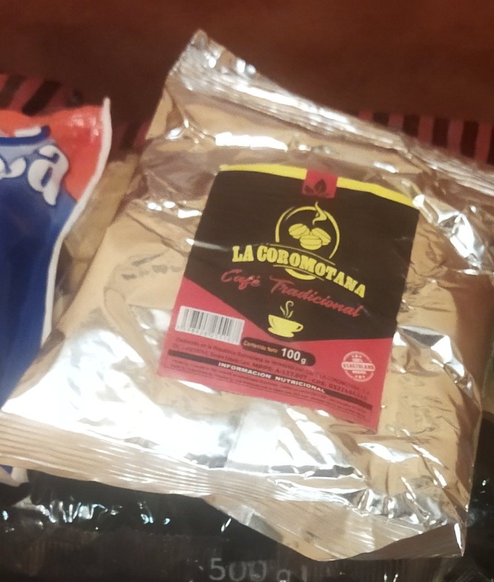 JOSEFMARCANO's tweet photo. Este "CAFE" llegó ayer en la Bolsa Clap de la comunidad. Señores esto no es café no se qué es pero de café no tiene nada. El que le.ewte vendiendo este producto al gobierno lo está estafando. 

Se llama LA COROMOTANA https://t.co/gBQXFfuQmJ