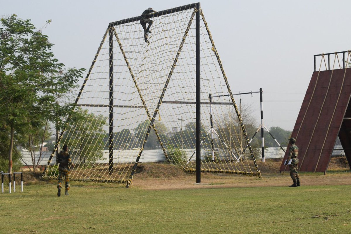 artrac_ia's tweet photo. #PowerThroughKnowledge
Cadets of TES-39 course at #CTW, #MCTE exhibited sheer determination, agility &amp; mental robustness during Gladiator Competition entailing Swimming, 17.5 KM Cycling with battle load, 12.5 km running with weapon &amp; battle load, Obstacle Course &amp; weapon Handling https://t.co/P8sHN7GOIu
