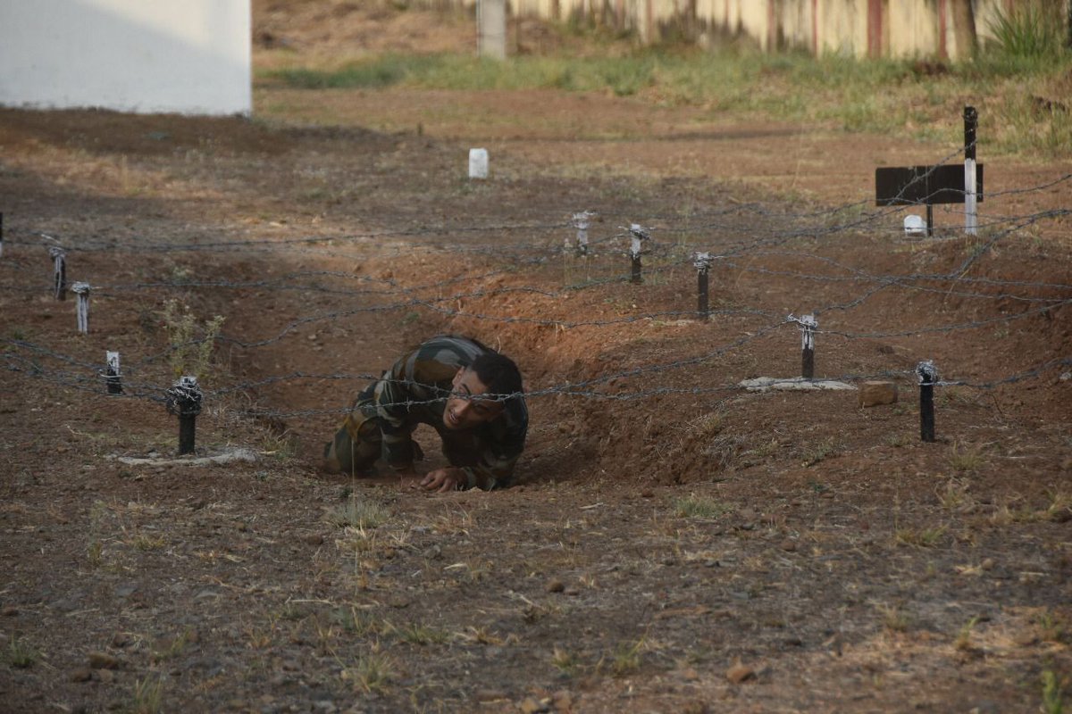 artrac_ia's tweet photo. #PowerThroughKnowledge
Cadets of TES-39 course at #CTW, #MCTE exhibited sheer determination, agility &amp; mental robustness during Gladiator Competition entailing Swimming, 17.5 KM Cycling with battle load, 12.5 km running with weapon &amp; battle load, Obstacle Course &amp; weapon Handling https://t.co/P8sHN7GOIu