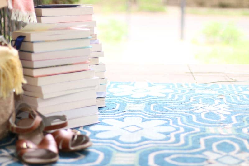 AnneBogel's tweet photo. The 2022 Summer Reading Guide is coming! https://t.co/wzZJwNmtjB https://t.co/lcNwOnkUH5