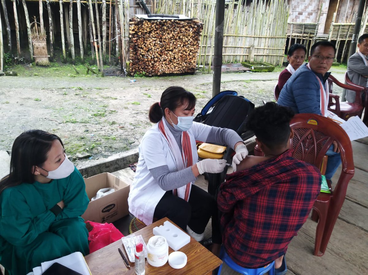 Lower_Subansiri's tweet photo. Apatani Youth Association conducted a 20 day free Health screening across Ziro valley. 1,350 were screened for blood pressure , blood sugar etc,142,most of them being adamant refusal cases were vaccinated for Covid-19 vaccination .116 got enrolled  under CMAAY. https://t.co/9ukXCORe93