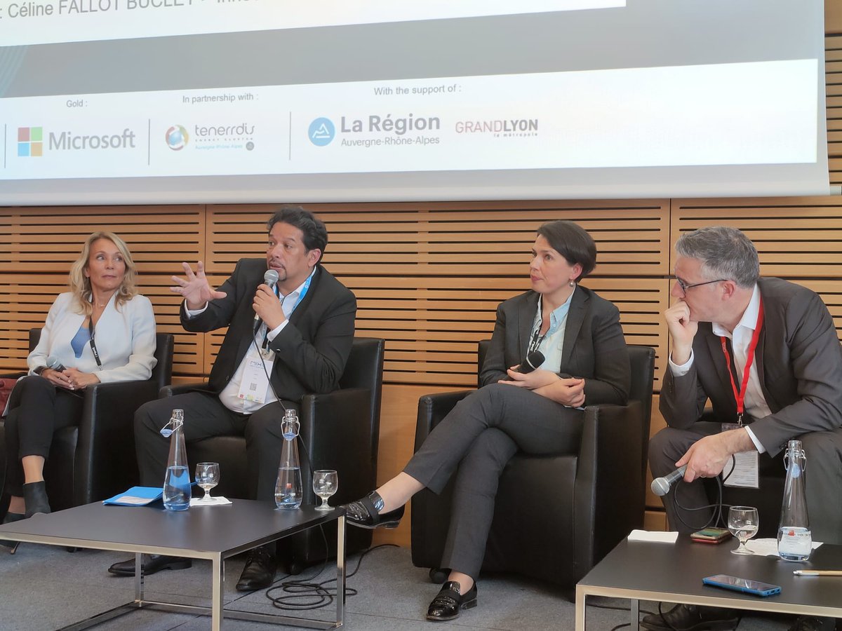 MIXE_event's tweet photo. @IsaSpiegel @rakotondranahy @sandra_melki @microsoftfrance @enedis @VINCI_fr @VINCIEnergies @CEA_Officiel @CEA_Liten @TENERRDIS "Le défi en matière d’innovation, c'est de rajouter une moelle épinière à la colonne vertébrale qu’est le réseau électrique. Cette moelle épinière, c’est le numérique qui mène au #smartgrid" - @rakotondranahy, Délégué Général @Institut_SG – Délégué @enedis Aura.

#MIXEEVENT https://t.co/z44VKKcNGF