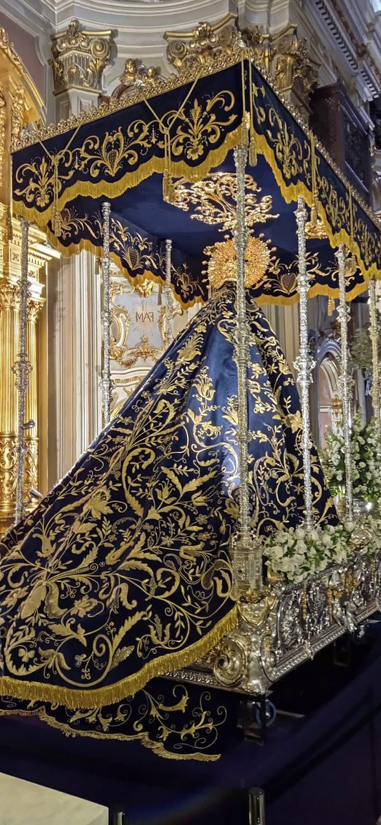 Guíanos Madre, protege nuestro cuerpo, para hacerte flotar en tus andas. Protege nuestras almas para acompañarte en la oración. Te llevaremos a tu hijo, a esa triste despedida…