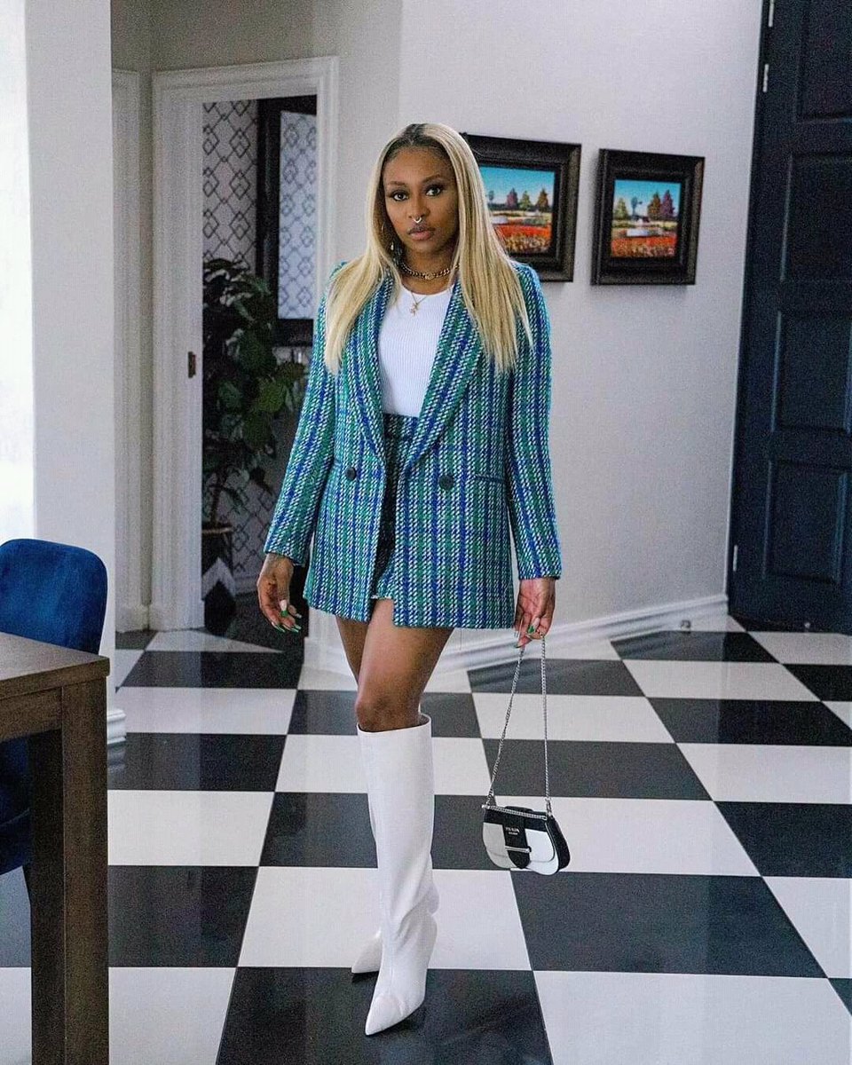 joy_zelda's tweet photo. DJ Zinhle is Beautiful ❤❤❤🔥 Retweet if you agree https://t.co/i6Qht11gSP