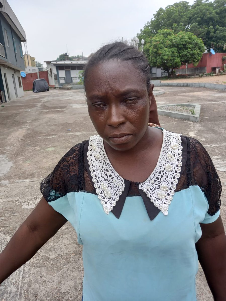 Look what this lady did to this young boy. Just in Ikeja here, Akora Villa, Adeniji jones. 
Mehn this is crazy.