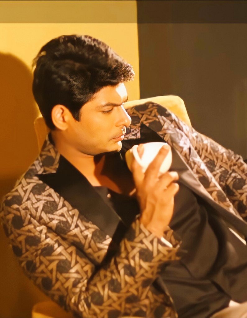 sid_lovebot's tweet photo. you can't expect people who aren't even true to themselves, to understand The Sidharth Shukla.
It would take you 10 more births.. so just 'don't bother'

.
.

he never needed a Reason to make anyone feel special.
Giving unconditionally is in his Character ❤👑🙌

#SidharthShukla https://t.co/XbFCI8kbN5