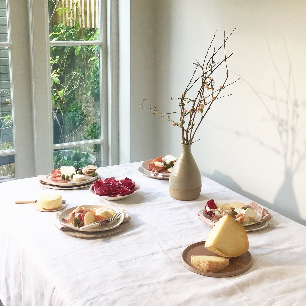 Lighter and brighter evenings with a warm bank holiday weekend ahead of us, what’s not to like! If you find yourself full of too much chocolate this weekend and in need of some cheese, our deli warehouse shop is open Good Friday and Easter Saturday 10am - 5pm. See you there!🧀🐣