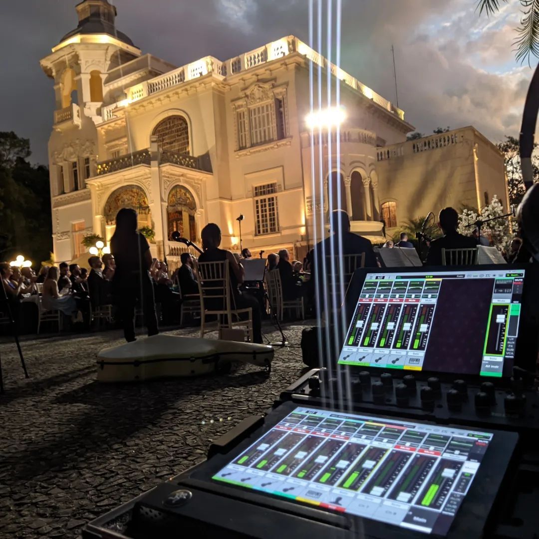 MackieGear's tweet photo. A shining light to spark up the night. Master Fader will enhance the live production in any capacity!
📷 @dmxeventos
#Mackie #MasterFader #LivePerformance https://t.co/dSXKsX25sh