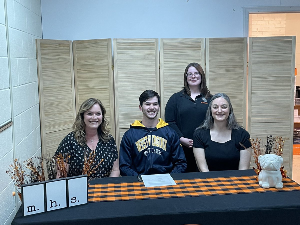 TrentMSherman's tweet photo. Congratulations @CannonEvans4 on winning a full scholarship to WVU from the Steeley Foundation! #nobulljustdogs https://t.co/2ZTtNwtBcj