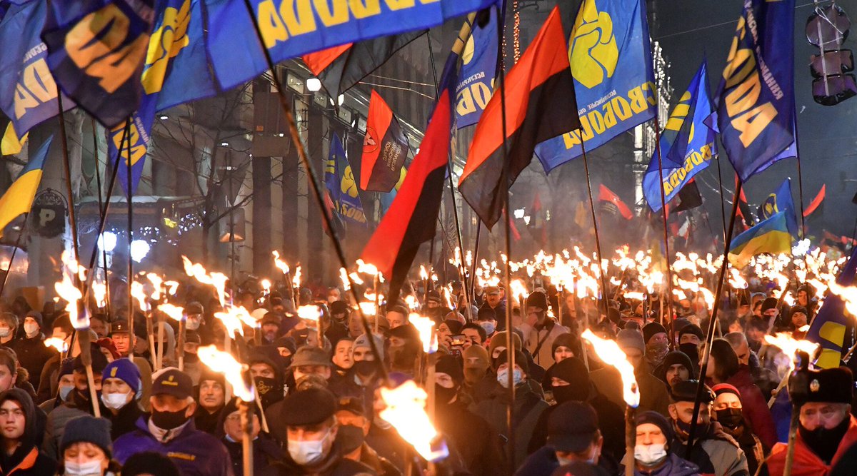 armscontrol_rus's tweet photo. 🎙#Gavrilov: The 🇺🇦 nationalists make no secret of the fact that a “mutually beneficial symbiosis of the super-rich and neo-Nazi gangs has formed in the country and spread their ideology in all directions: from schools and universities to the high command of the 🇺🇦 armed forces.” https://t.co/rlLlGv5wPS