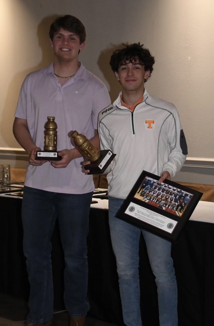 BeardenHoops's tweet photo. If you’re a Dawg, you know what that @Gatorade bottle means…
@WyattShomaker @WalkerKyle7 https://t.co/Puz9D35P0e