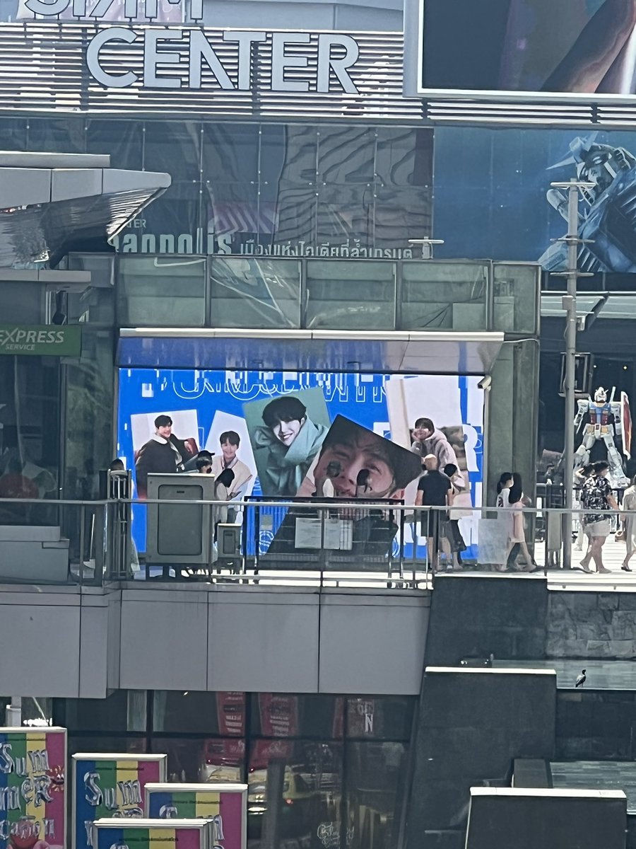 giftmii's tweet photo. Today me and my friend walk around siam and asoke for the #KimSeonHo ‘s project, we’re happy to do even we haven’t met him but feel so gooooooood #1 #คิมซอนโฮ #shha #김선호 https://t.co/BkISA4wfOl