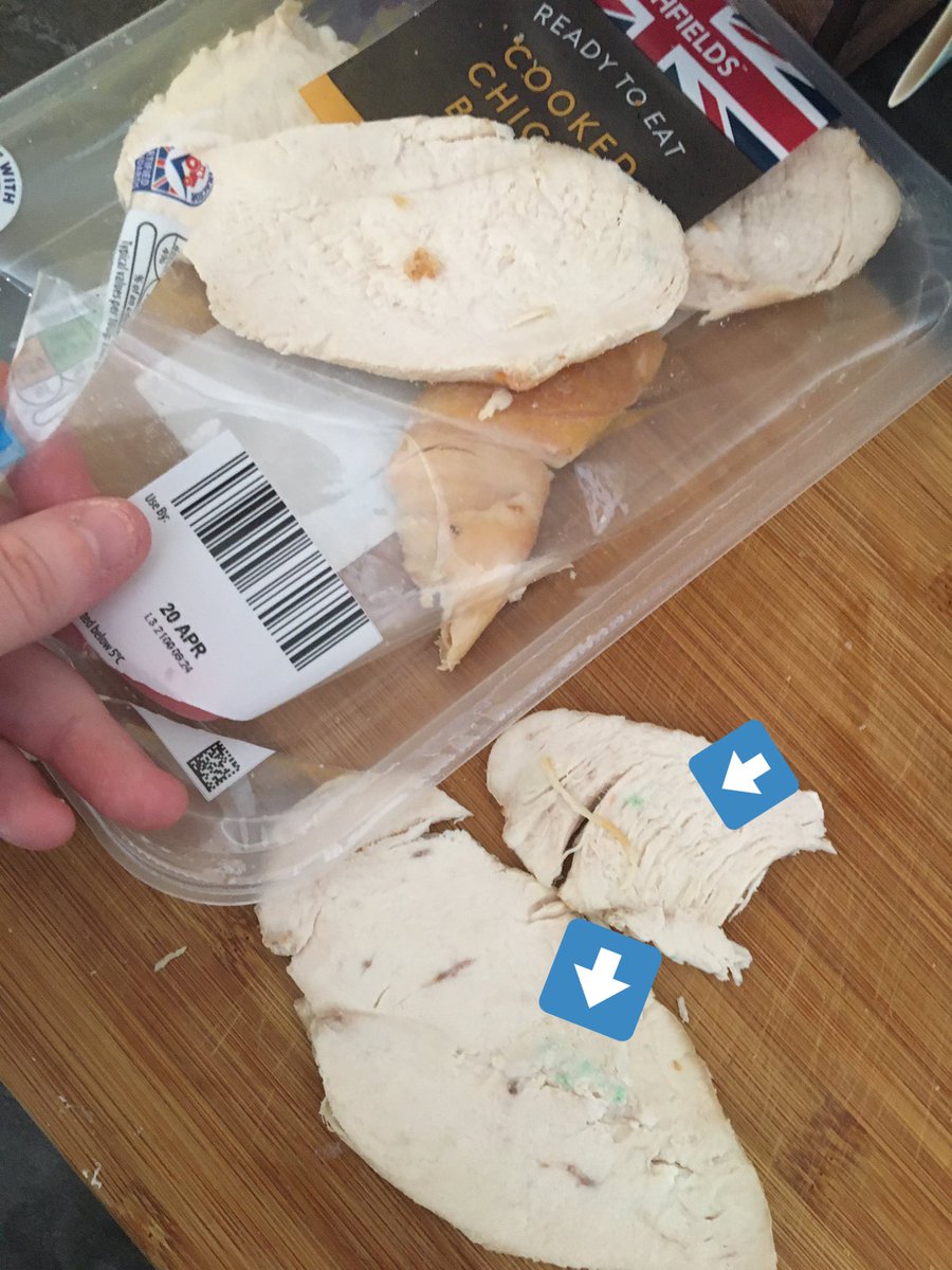 Mini_New_Yorker's tweet photo. @AldiUK COMPLAINT my chicken has weird green stuff on it, literally just opened it, bought it yesterday in date and stored properly in the fridge. 🤦🏻‍♀️🤷🏻‍♀️ https://t.co/whl6xuAjdy
