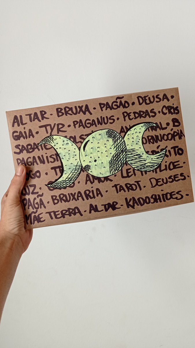 kadoshices's tweet photo. Olha só que gracinha esse Kit Altar que foi pra @blackbruja_ da melhor forma possível. Porque toda bruxinha e ser que sabe que as energias são reais e circulam, merece ter um altar em casa. 
Já orçou seu kit altar. Esse é um dos mais completos, mas temos kits básicos. https://t.co/8P7nJ18Jld