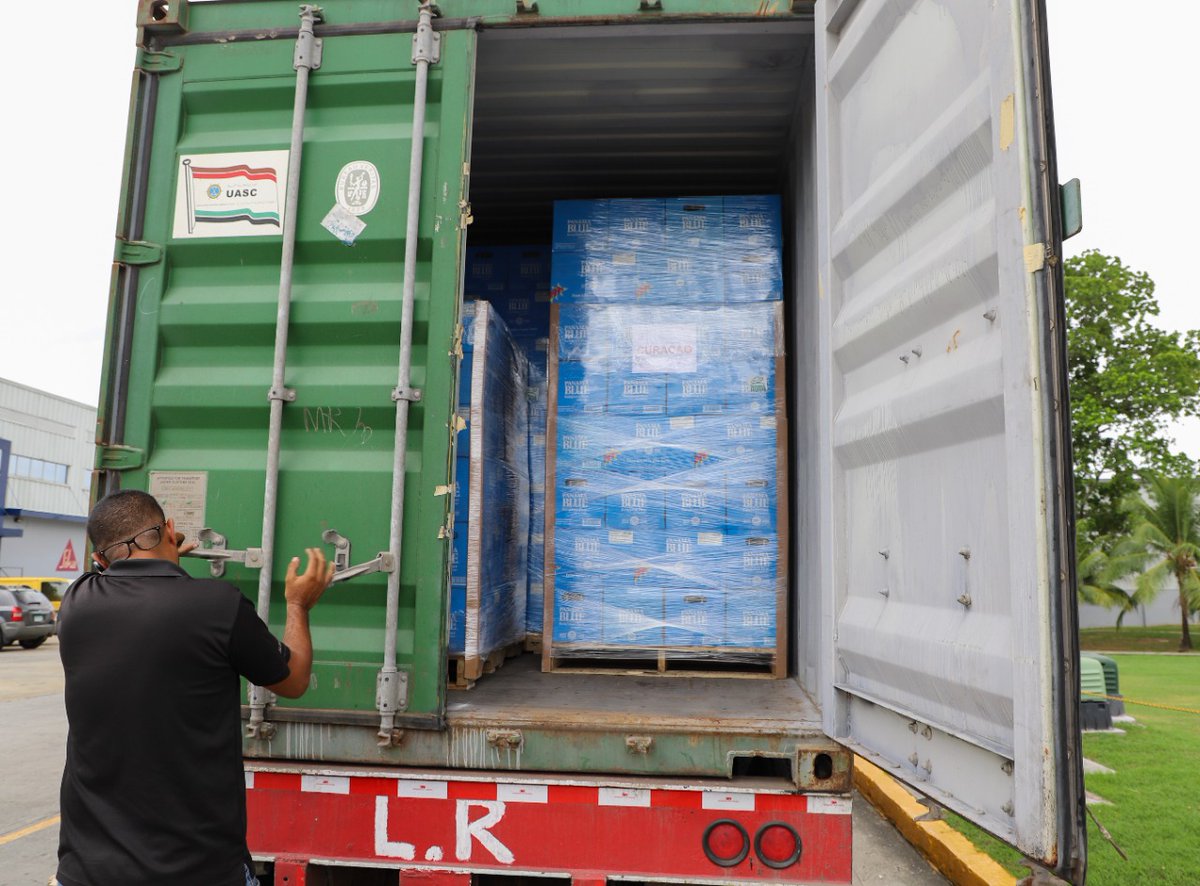 ItasLaw's tweet photo. ¡Enhorabuena! La empresa @PanamaBlueWater envió contenedor con más de 700 cajas de agua embotellada con destino a Curazao. @MICIPMA #PanamaExporta #ItasLaw https://t.co/EBt0X24rdR
