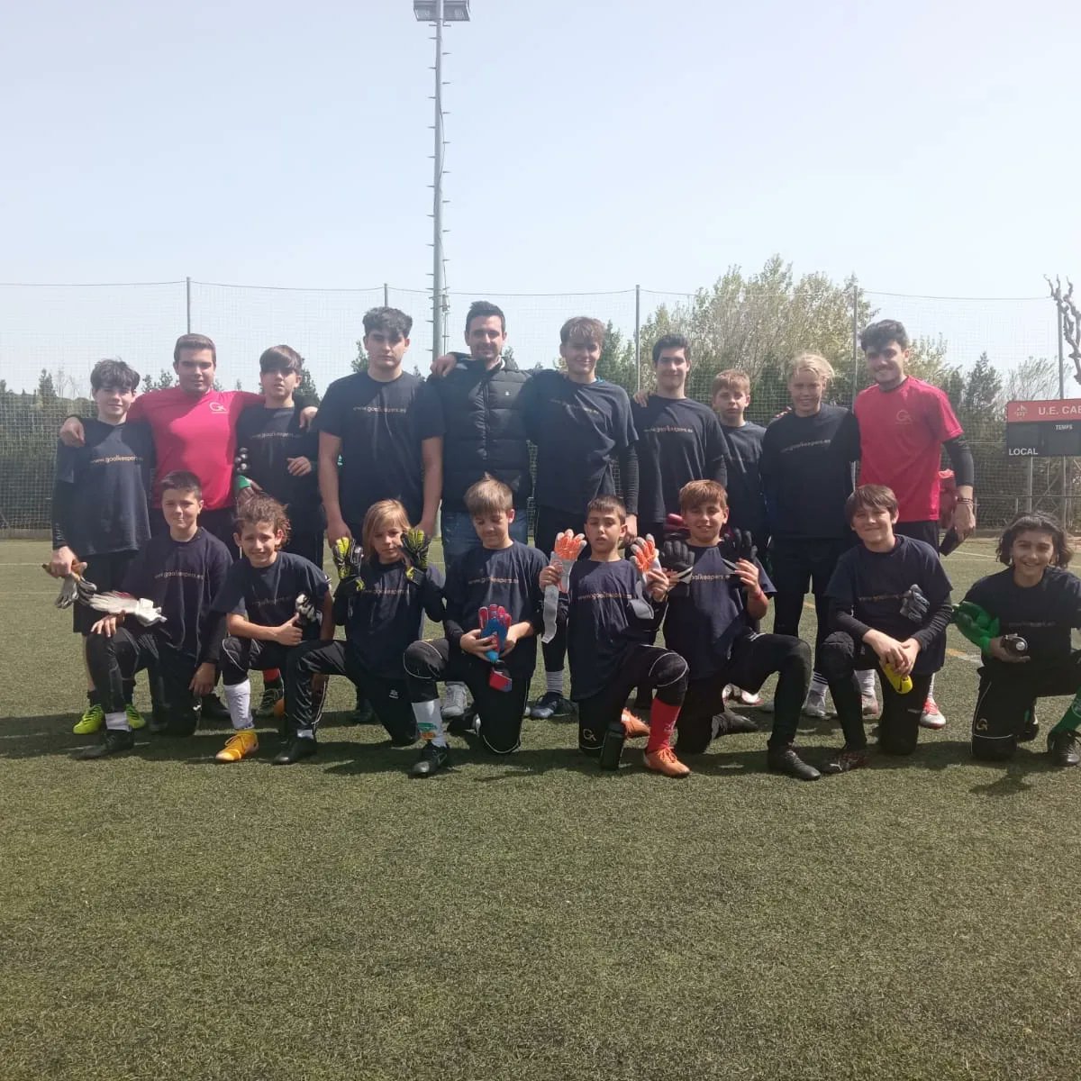 Campus finalizado.
Más de 40 porteros en nuestras diferentes sedes.
Un placer veros crecer a nuestro lado!
Ahora ya preparar el campus de verano. Os esperamos!
#seacabó #finalcampus #escuelagoalkeepers #campusgk