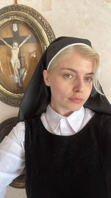 My genuine nun garb arrived. I know nobody cares but look at how cute it is. This is what they&rsquo;d wear