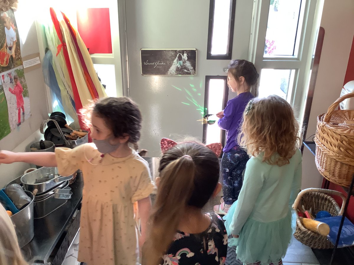 JBrentECE's tweet photo. Play evolved in the @Self_Reg corner. An incidental surprise happened when A noticed colours dancing on the door.
A: Look everyone!
M: Can they dance on me?
#LightChat #SunReflection #SelfRestoredEnergy https://t.co/mPtLruBkZO
