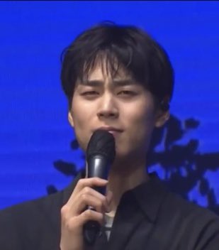 4leedongwon's tweet photo. me vs thinking dongwon has a mullet because of shadows -.-‘ https://t.co/lquxjEWtvO