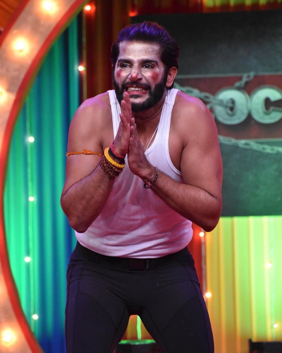 mcreationsbolly's tweet photo. An actor par excellence! 
Catch the exclusive performance of #KaranVirBohra on tonight's episode of the unique #realityshow #LockUppGame streaming only on @altbalaji &amp; @MXPlayer.
@KVBohra #teamkvb #kvb #herokvb   #LockUppLeaks https://t.co/z72zYIICFU