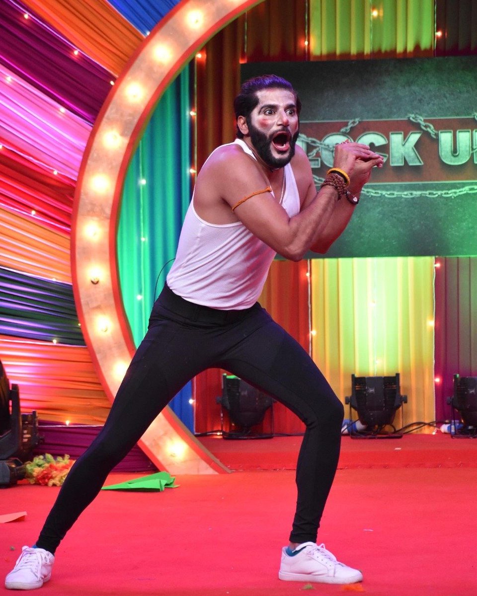 mcreationsbolly's tweet photo. An actor par excellence! 
Catch the exclusive performance of #KaranVirBohra on tonight's episode of the unique #realityshow #LockUppGame streaming only on @altbalaji &amp; @MXPlayer.
@KVBohra #teamkvb #kvb #herokvb   #LockUppLeaks https://t.co/z72zYIICFU