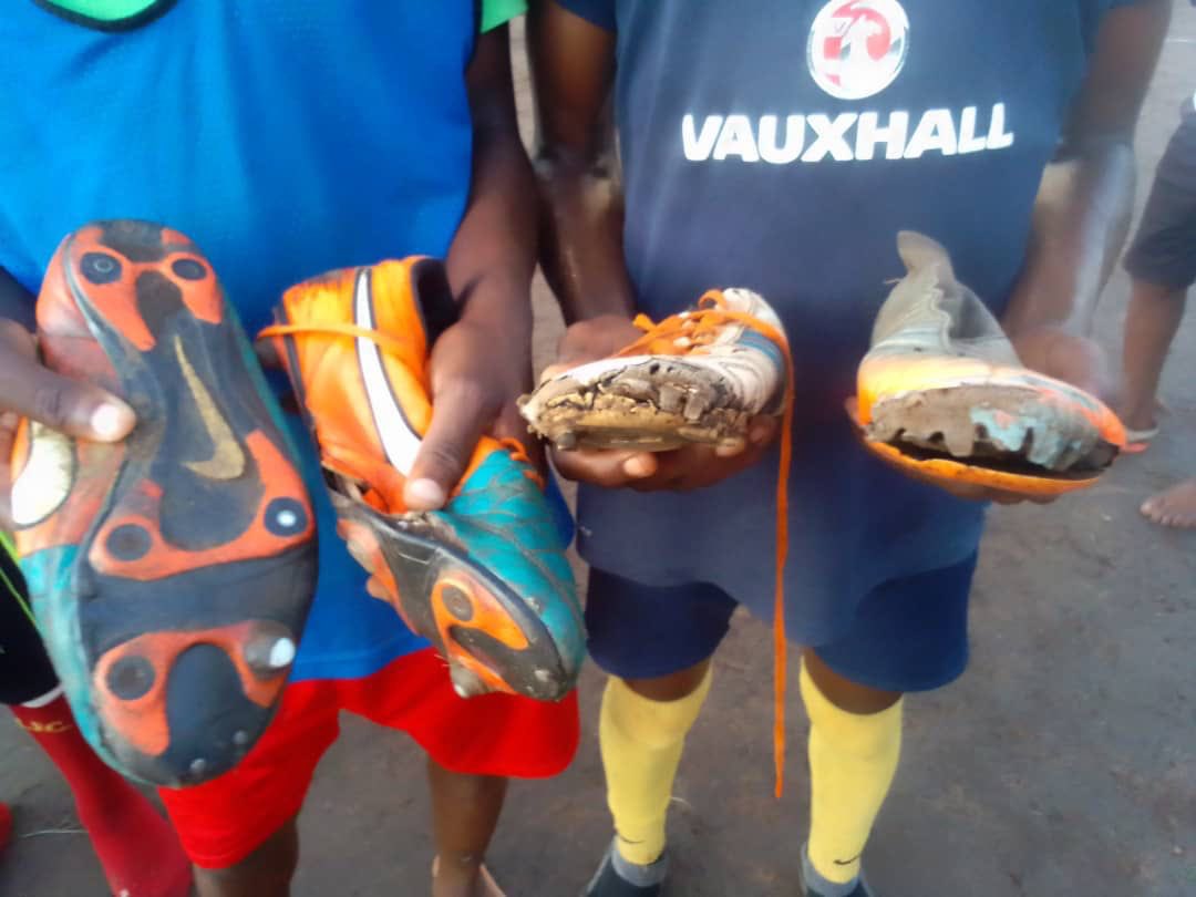 KitAid's tweet photo. A few more pictures showing why we quickly need to send 50 pairs of adult boots to the KitAid FC/FOMO FC players.

Please help by donating some boots if you can

#Football #Boots #Footballboots #NIKE #PUMA https://t.co/y1q6sQdOG7