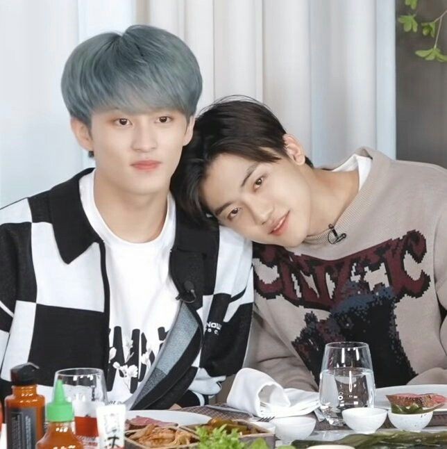 Auneocult's tweet photo. guys what if I make a pvt with these three couples?!👇🏻🤔
#Hyuckren
#markmin 
#Noyang https://t.co/q2I51SKj71