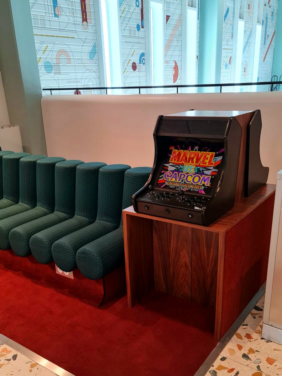 🛫 Découvrez les nouveaux espaces de l'aéroport de Roissy repensés par Dorothée Meilichzon dans un esprit 70s et équipés des bornes Compact Arcade pour patienter avant son envole ! ☀️

📸 <a href="/ParisAeroport/">Paris Aéroport</a> 

#NeoLegend #arcade #design #homedesign #homefurniture #interiordesign