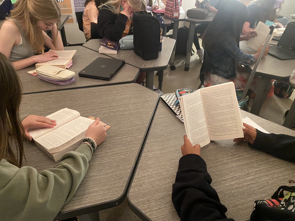 msmooreGT's tweet photo. GT ELA is beginning a novel study and the excitement over day 1 has my heart bursting! 🤓 https://t.co/7c8CJhPl6E