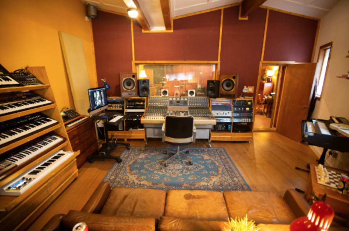 UpcycledSounds's tweet photo. We've moved again & are stoked to now be settled at Pony Studios in Hackney. We're taking bookings in our production room & in a shared spacious recording studio - get in touch with projects big & small. 🙂
#ponystudios #londonstudio #recordingstudio #hackneystudio #producer https://t.co/IdEGCGFUjL