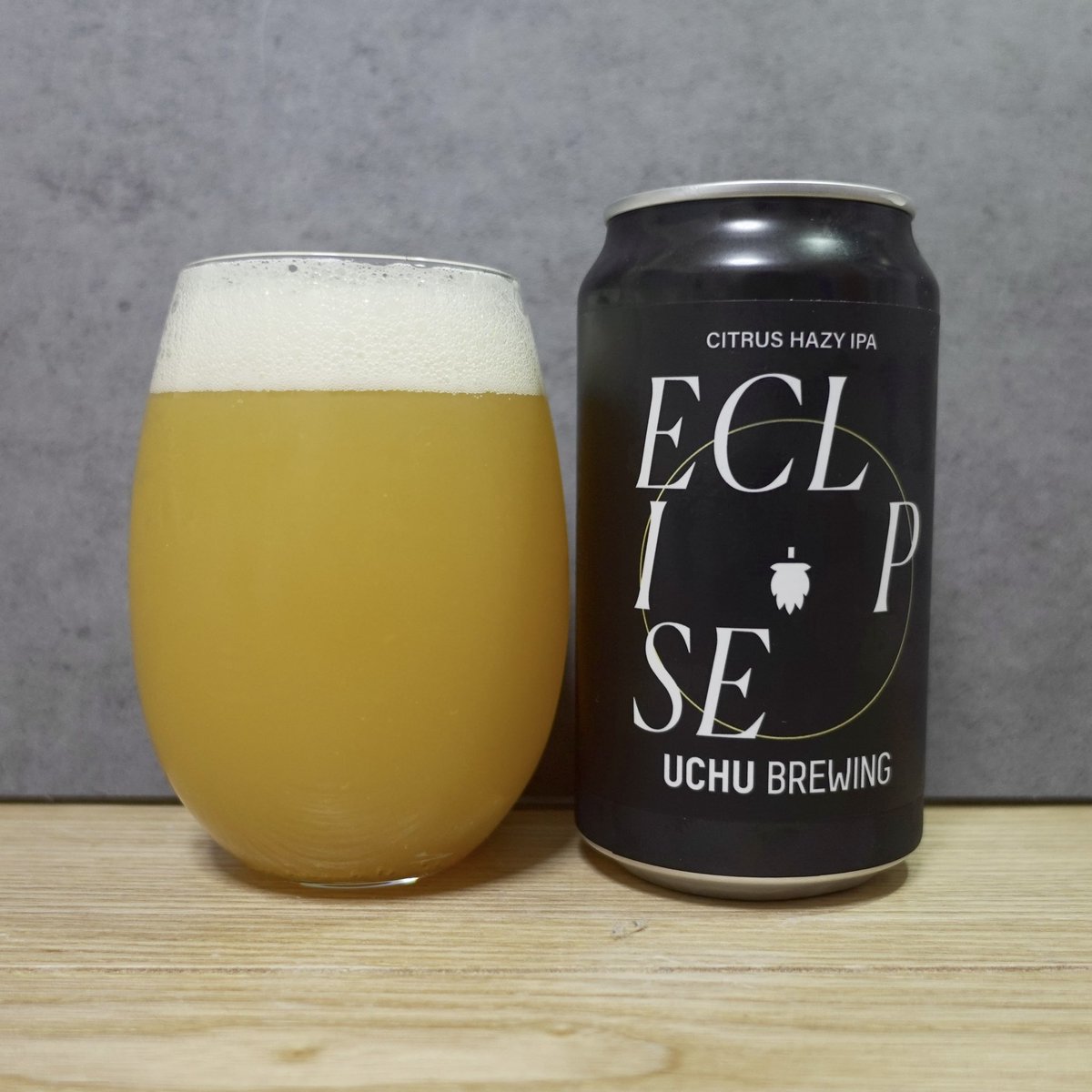 nibble__kitchen's tweet photo. 気分はまるでオレンジ畑。

ECLIPSE（うちゅうブルーイング 山梨）
style: Fruit Hazy IPA

温州みかんの優しい甘みと酸味が口に入れた瞬間に広がり、ここはみかん畑にいるのかと錯覚する。

@UchuBrewing 
#うちゅうブルーイング 
#うちゅうビール
#クラフトビール
#ビール好きな人と繋がりたい https://t.co/oVNKHSaKbB