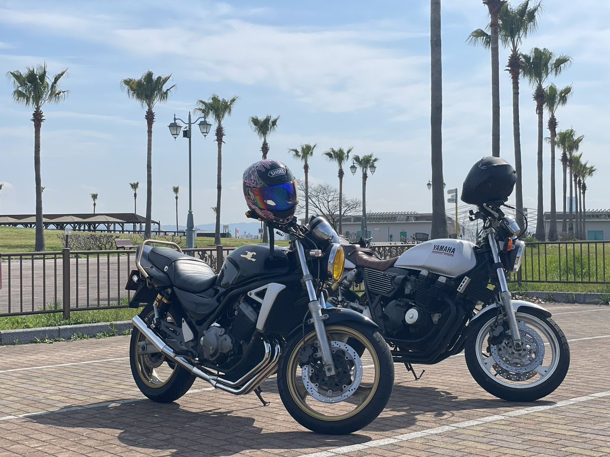 yuuuka0826's tweet photo. 先日久々にツーリングいてきた🏍
海鮮丼を求めて岸和田へ🐟
めちゃくちゃ変な日焼けしたぁ🤣

#ツーリング
#バリオス #xjr400
#バイク女子
#バリオス女子
#バイクが好きだ
#バイクのある風景
#バイクのある生活
#バイクフォト 
#kawasaki #yamaha 
#kawasakimotorcycle https://t.co/Bqfshekytr
